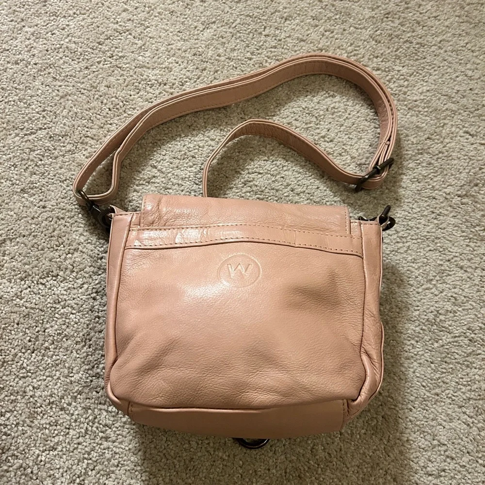 Wanderers Travel Co. Blush Pink Tan Leather Crossbody Bag - Picture 5 of 9